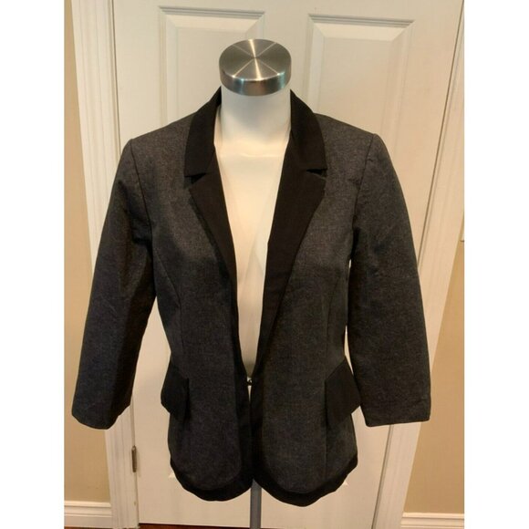 Cartonnier Anthropologie Gray Blazer W/ Black Notch Collar & Ruffle Size 12 (US) - Picture 1 of 5